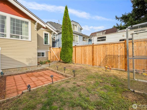 1937 5th St, Bremerton WA 98337