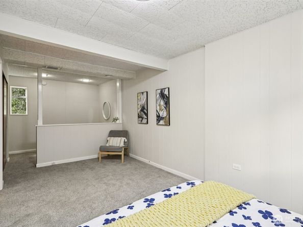 3225 165th Avenue SE, Bellevue WA 98008
