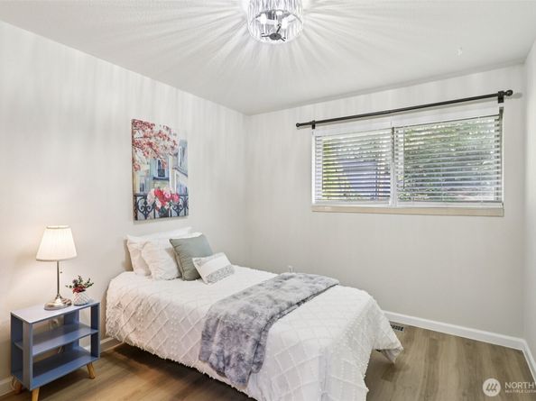 3225 165th Avenue SE, Bellevue WA 98008