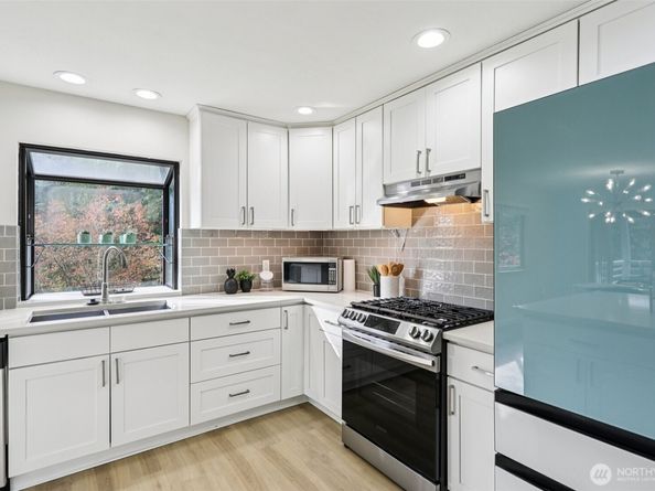 3225 165th Avenue SE, Bellevue WA 98008