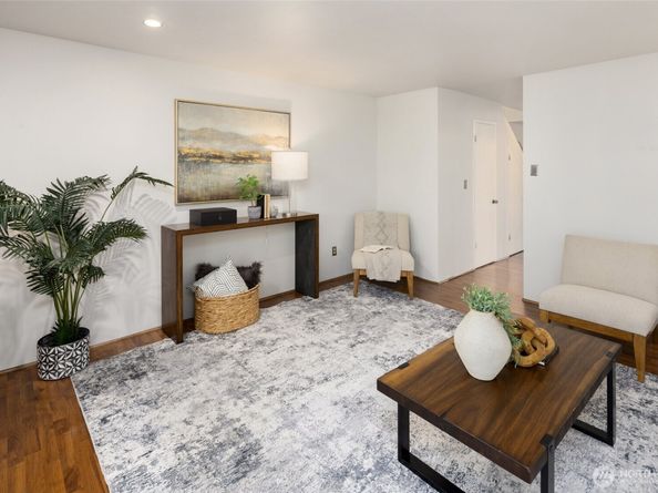 1900 N Northgate Way 1944, Seattle WA 98133