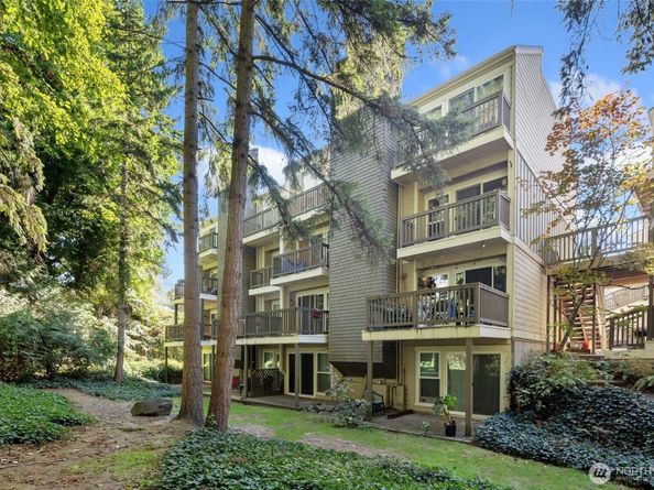 1900 N Northgate Way 1944, Seattle WA 98133