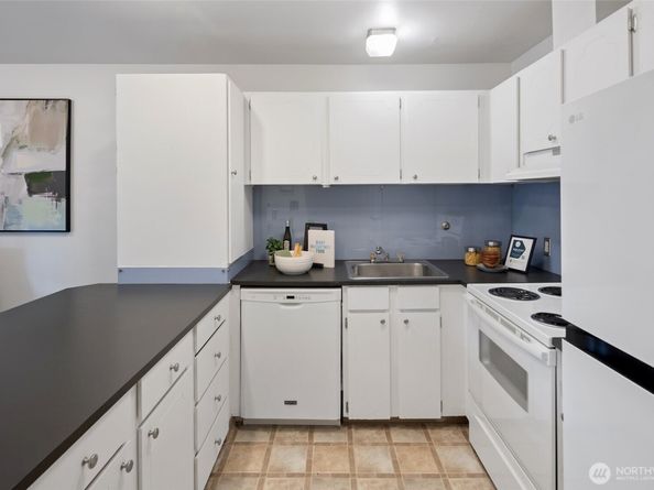 1900 N Northgate Way 1944, Seattle WA 98133