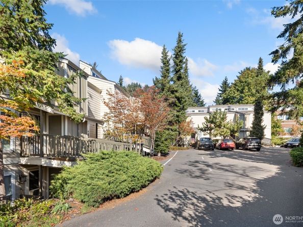 1900 N Northgate Way 1944, Seattle WA 98133