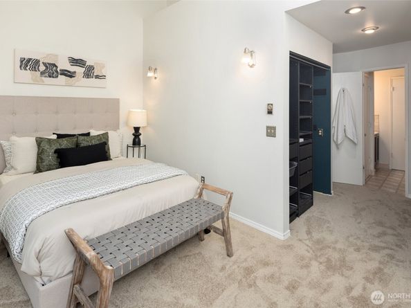 1900 N Northgate Way 1944, Seattle WA 98133