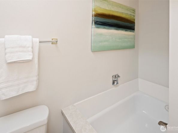 1900 N Northgate Way 1944, Seattle WA 98133