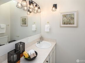 1900 N Northgate Way 1944, Seattle WA 98133
