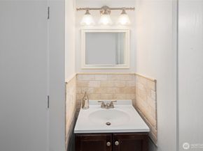 1900 N Northgate Way 1944, Seattle WA 98133