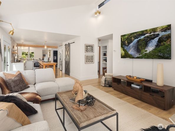 14235 248th Place SE, Issaquah WA 98027