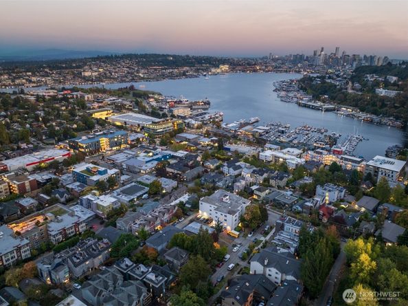 3618 Whitman Avenue N, Seattle WA 98103