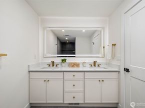 16044 Greenwood Avenue N, Shoreline WA 98133