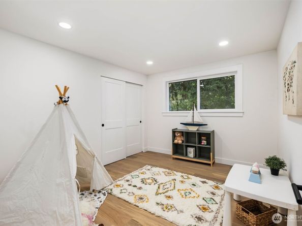 16044 Greenwood Avenue N, Shoreline WA 98133