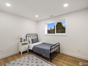 16044 Greenwood Avenue N, Shoreline WA 98133