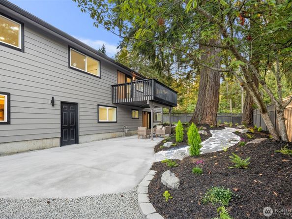 16044 Greenwood Avenue N, Shoreline WA 98133