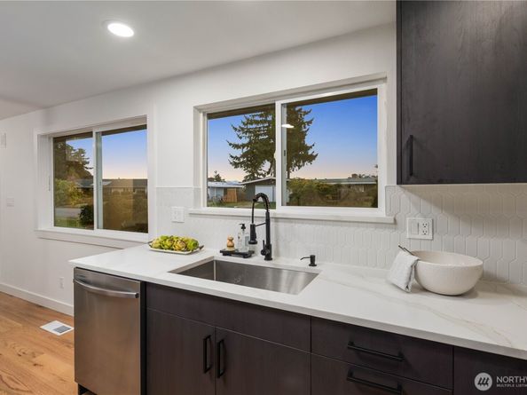 16802 NE 6th Place, Bellevue WA 98008