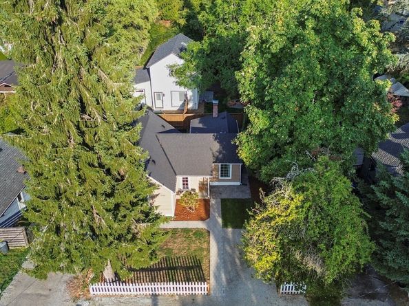 10340 39th Avenue NE, Seattle WA 98125