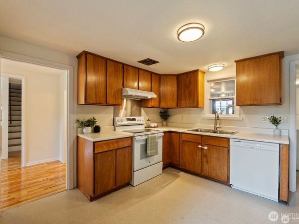 10340 39th Avenue NE, Seattle WA 98125