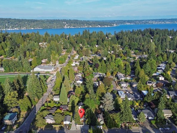10340 39th Avenue NE, Seattle WA 98125