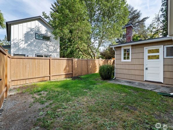 10340 39th Avenue NE, Seattle WA 98125