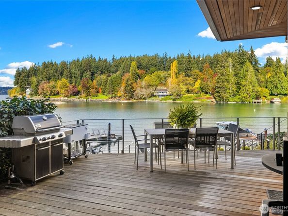 5482 Fletcher Landing NE, Bainbridge Island WA 98110