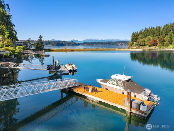 5482 Fletcher Landing NE, Bainbridge Island WA 98110