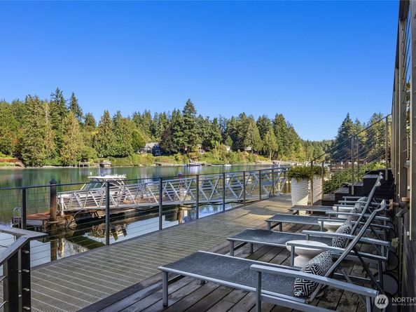 5482 Fletcher Landing NE, Bainbridge Island WA 98110