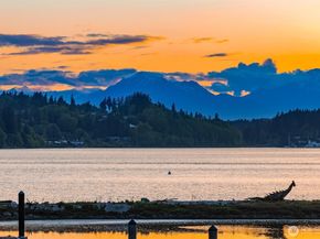 5482 Fletcher Landing NE, Bainbridge Island WA 98110