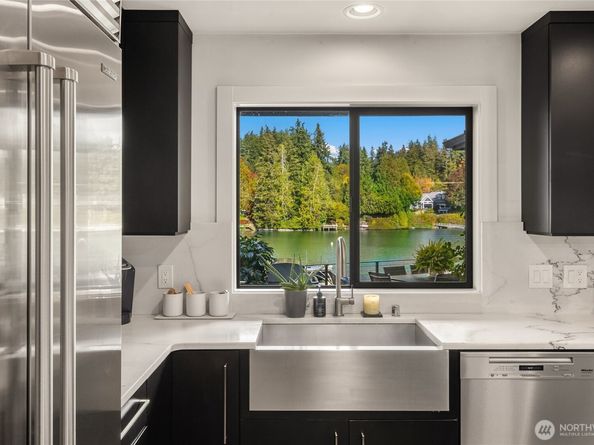 5482 Fletcher Landing NE, Bainbridge Island WA 98110