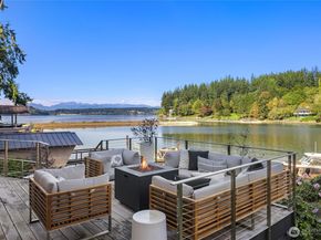 5482 Fletcher Landing NE, Bainbridge Island WA 98110