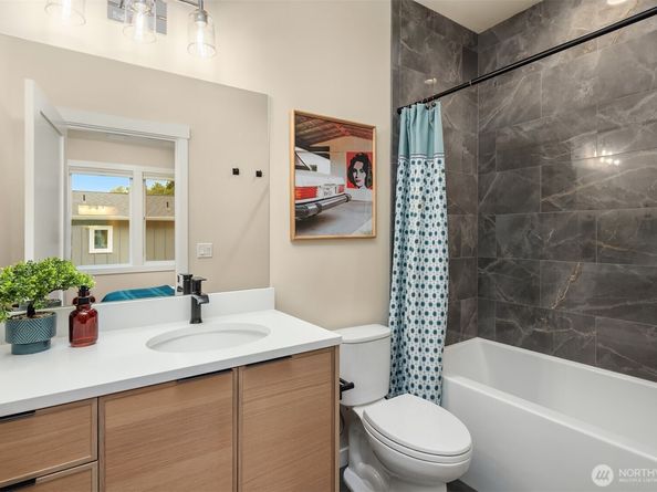 11524 38th Avenue NE A, Seattle WA 98125