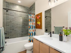 11524 38th Avenue NE A, Seattle WA 98125