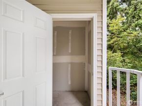 12530 Admiralty Way I202, Everett WA 98204