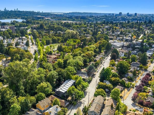 4505 NE 55th Street, Seattle WA 98105