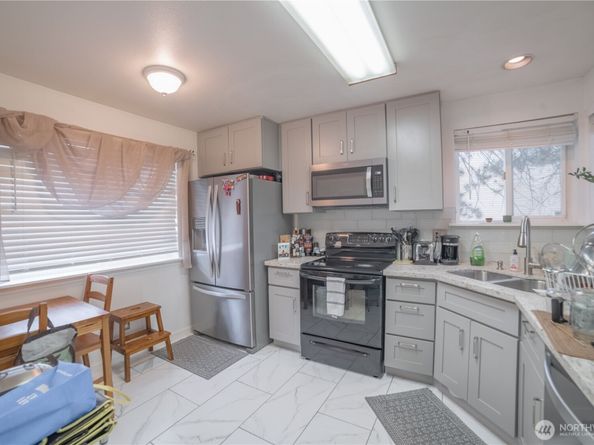 833 SW Sunset Boulevard 42, Renton WA 98057
