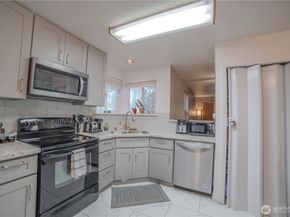 833 SW Sunset Boulevard 42, Renton WA 98057