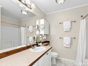 11897 NE 163rd Place 202, Bothell WA 98011
