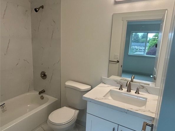 13243 Ambaum Boulevard SW C, Burien WA 98146