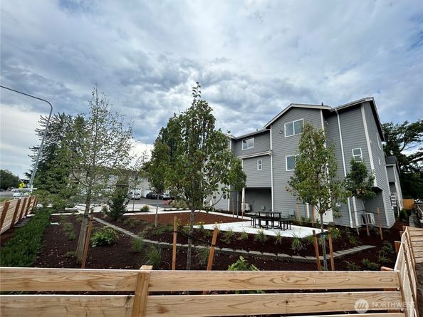 13243 Ambaum Boulevard SW C, Burien WA 98146