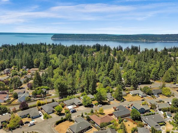 8851 48th Place W, Mukilteo WA 98275