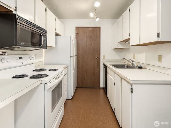 2100 N 106th Street 402, Seattle WA 98133