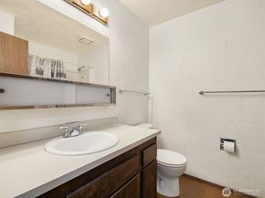 2100 N 106th Street 402, Seattle WA 98133
