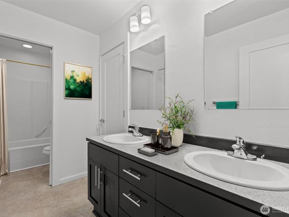 22901 98th Place S, Kent WA 98031
