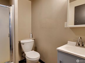 4738 17th Avenue NE, Seattle WA 98105