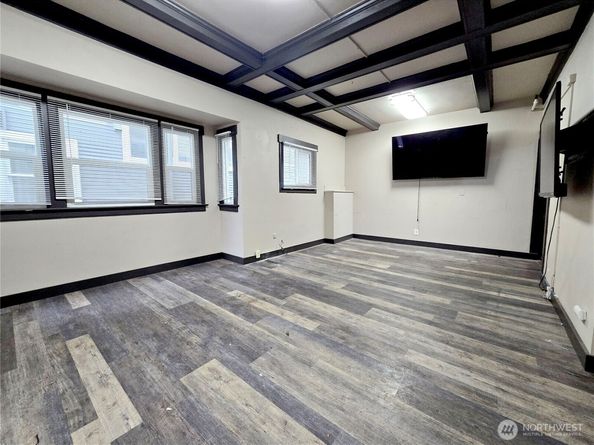 4738 17th Avenue NE, Seattle WA 98105