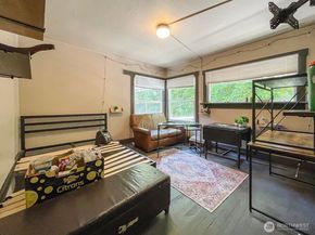 4738 17th Avenue NE, Seattle WA 98105