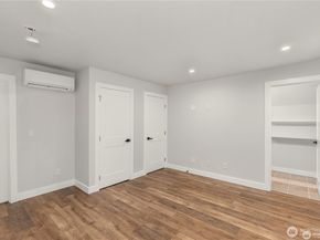 2113 Aurora Avenue N, Seattle WA 98109