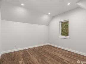 2113 Aurora Avenue N, Seattle WA 98109