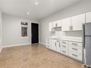 2113 Aurora Avenue N, Seattle WA 98109