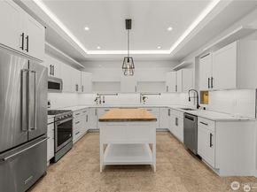 2113 Aurora Avenue N, Seattle WA 98109