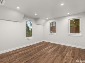 2113 Aurora Avenue N, Seattle WA 98109